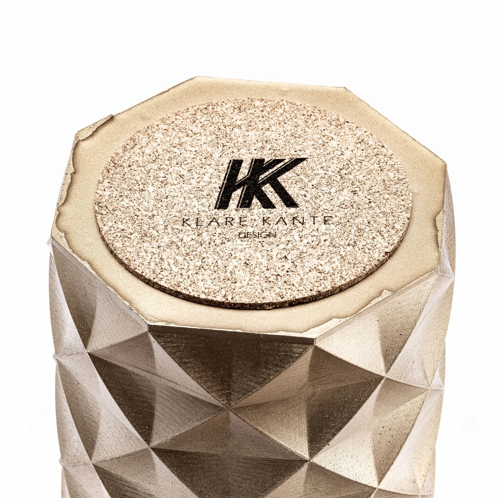 Weinkühler aus Beton gold Weinkühler aus Beton gold