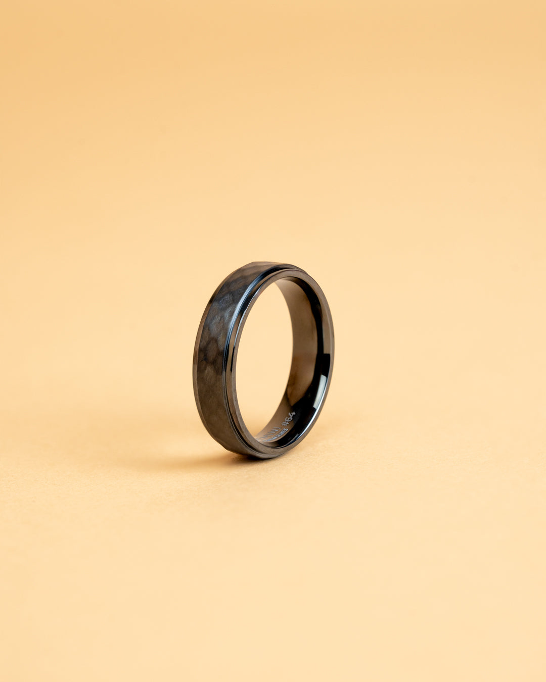 Gemini Duplus Black 6 mm Titanring mit Schwarz-auf-Schwarz-Finish